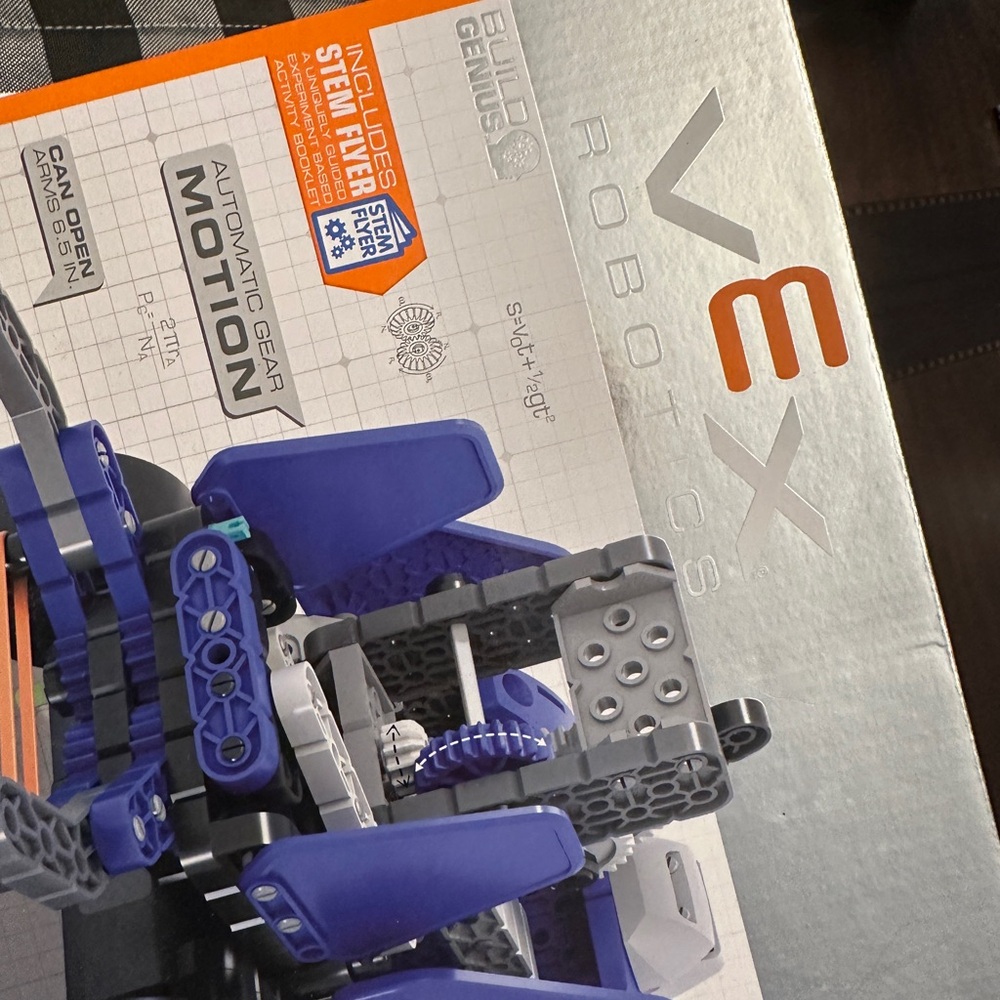 VEX Robotics Blue and Black Robot Kit BNIB - Picture 2 of 4